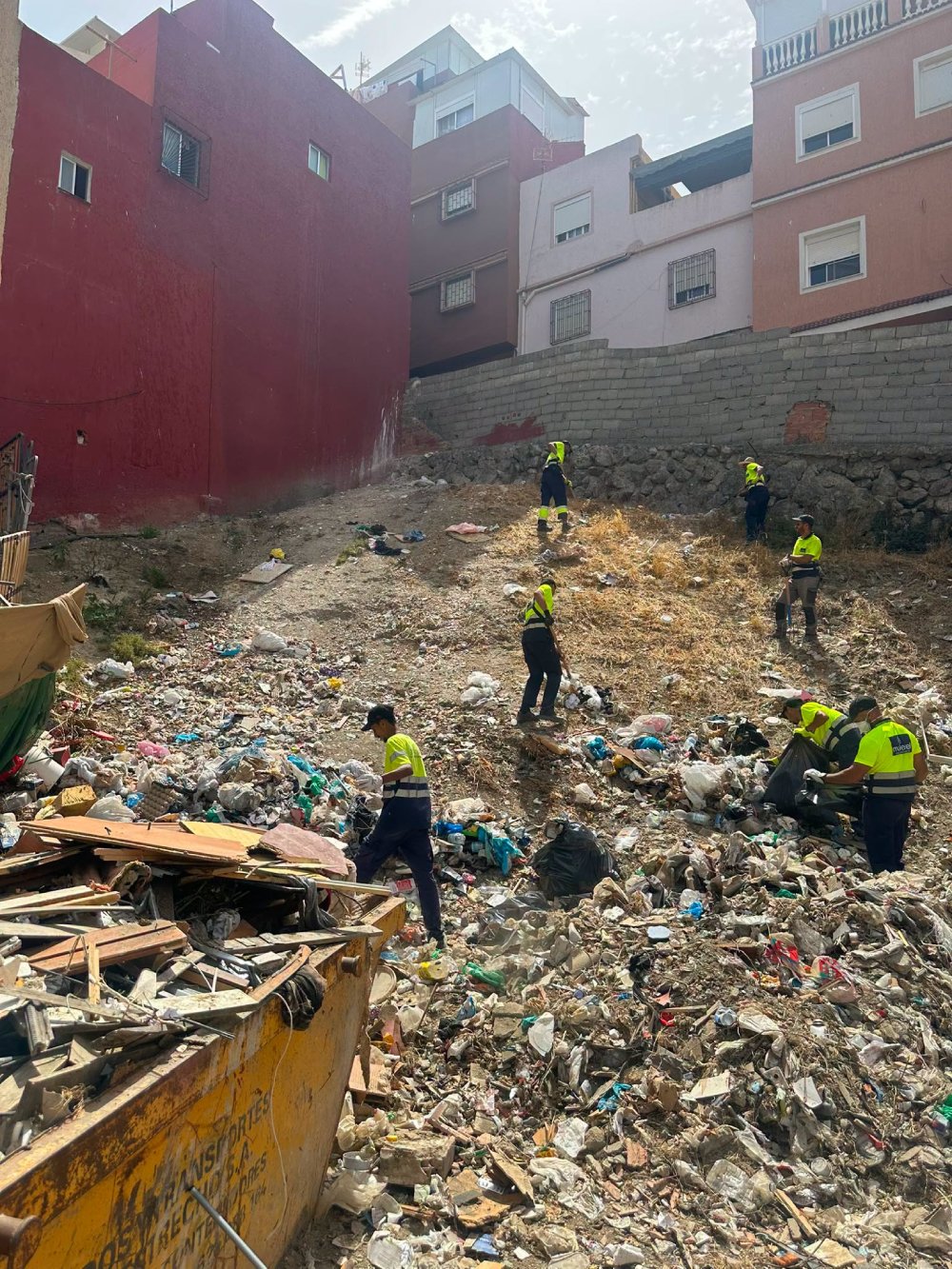 Medio Ambiente mantiene el dispositivo especial de limpieza para reforzar la actuación en toda la ciudad