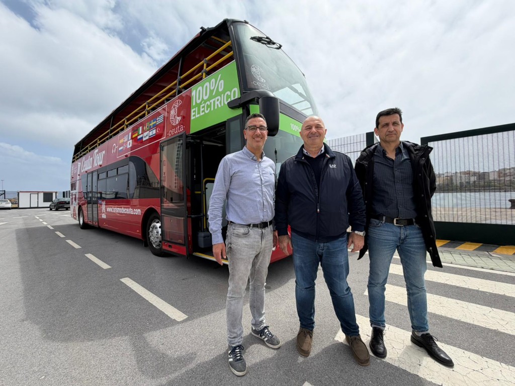 Llega a Ceuta el autobús turístico de dos plantas y vistas panorámicas