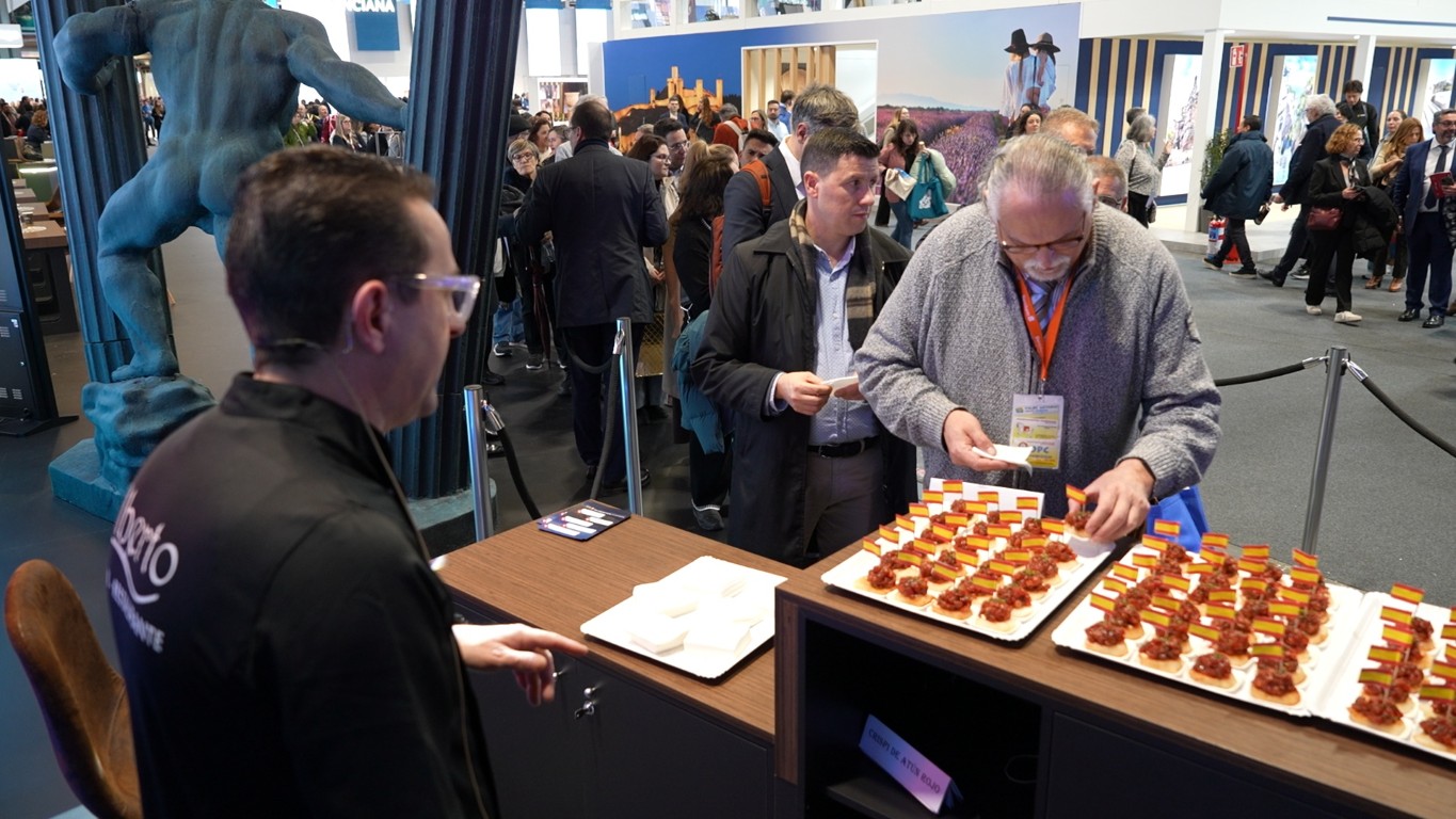 Ceuta organiza una exhibición gastronómica y de productos locales en su stand de FITUR