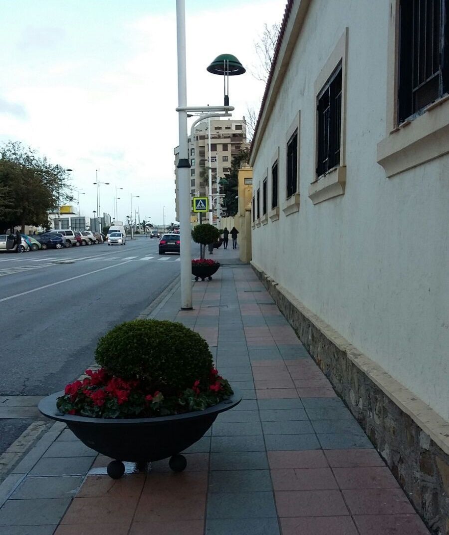 Ciudadanos denuncia la falta de accesibilidad peatonal.