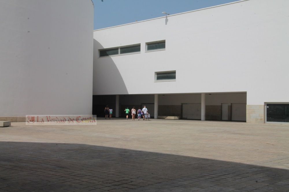 La Ciudad quiere “reactivar” la zona de la Manzana del Revellín con la ocupación de los locales vacíos