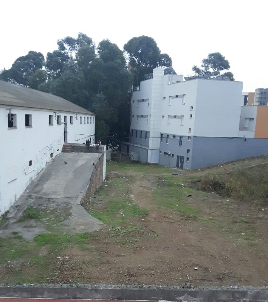  Búscome: “también hay un asentamiento de personas en situación irregular en un solar del Sardinero. Foto cedida.