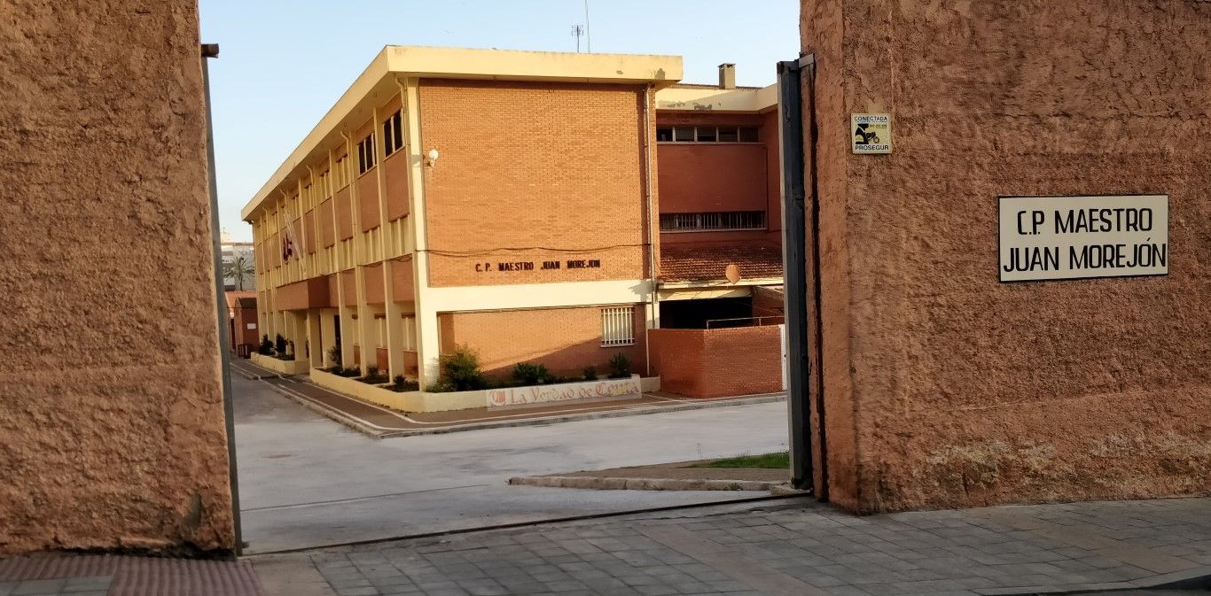 VOX carga contra la política de mantenimiento de los colegios