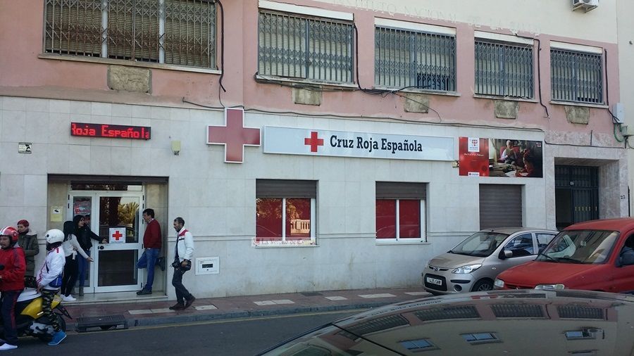 La Asociación "María Miaja" hace entrega de un lote de juguetes a Cruz Roja