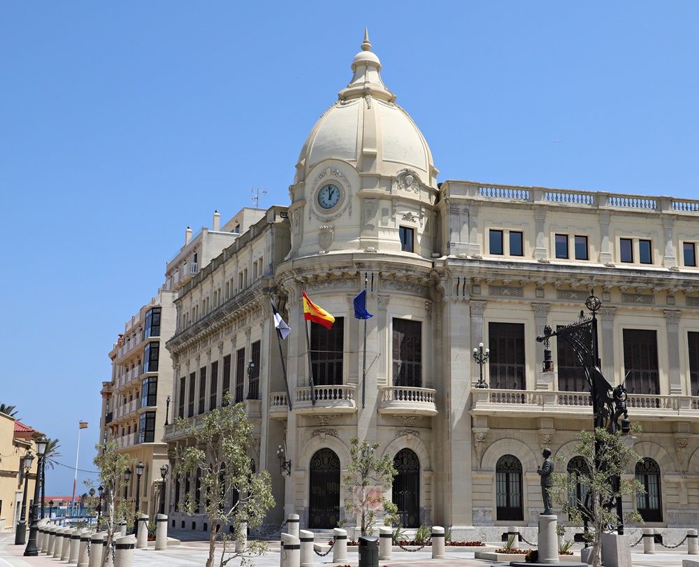 La Asamblea rechaza revertir las competencias cedidas al Gobierno local hace tres décadas