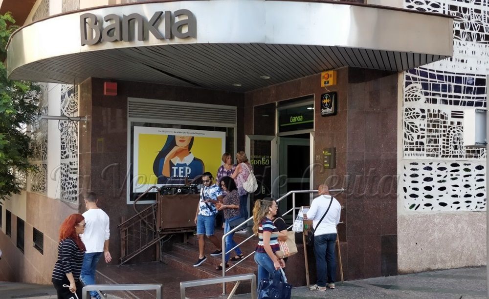 ADICAE considera sorprendente y no entendible que Caixabank fulmine una de cada cuatro oficinas