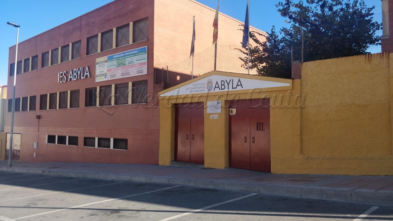El PP califica de “desprecio y abandono” la reducción a la mitad de la partida para los institutos de Ceuta