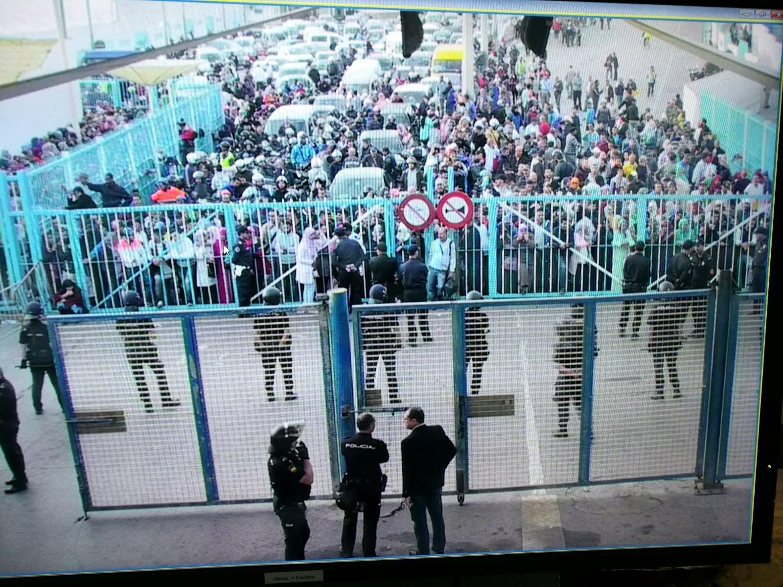 La frontera del Tarajal cierra sus puertas ante las protestas de cientos de porteadores