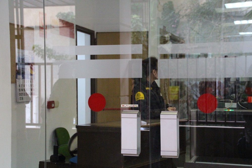 El PSOE respalda las justas reivindicaciones de los vigilantes de los colegios.