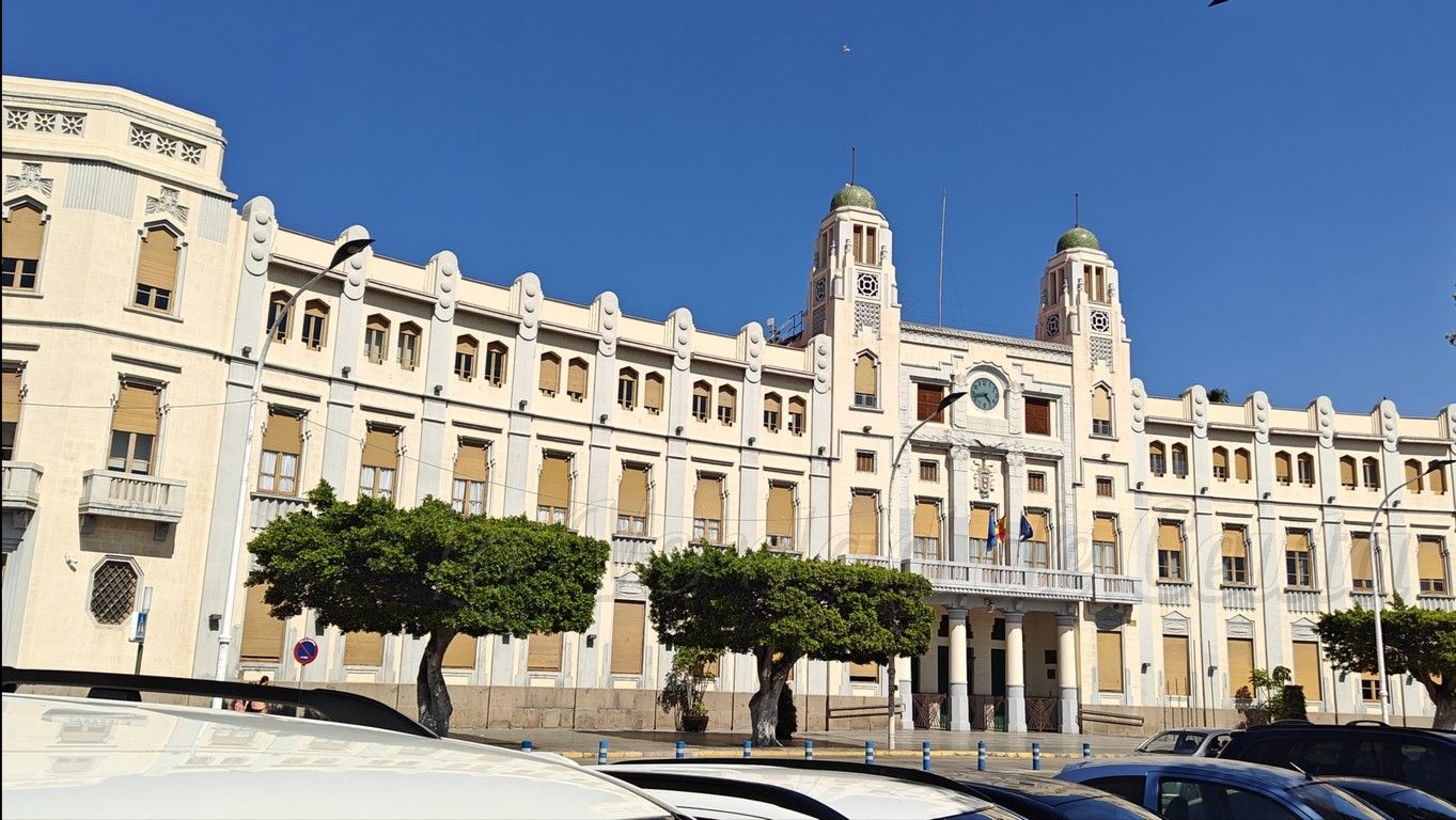 VOX anuncia que volverá a presentar en Melilla su moción para prohibir el burka y el nicab