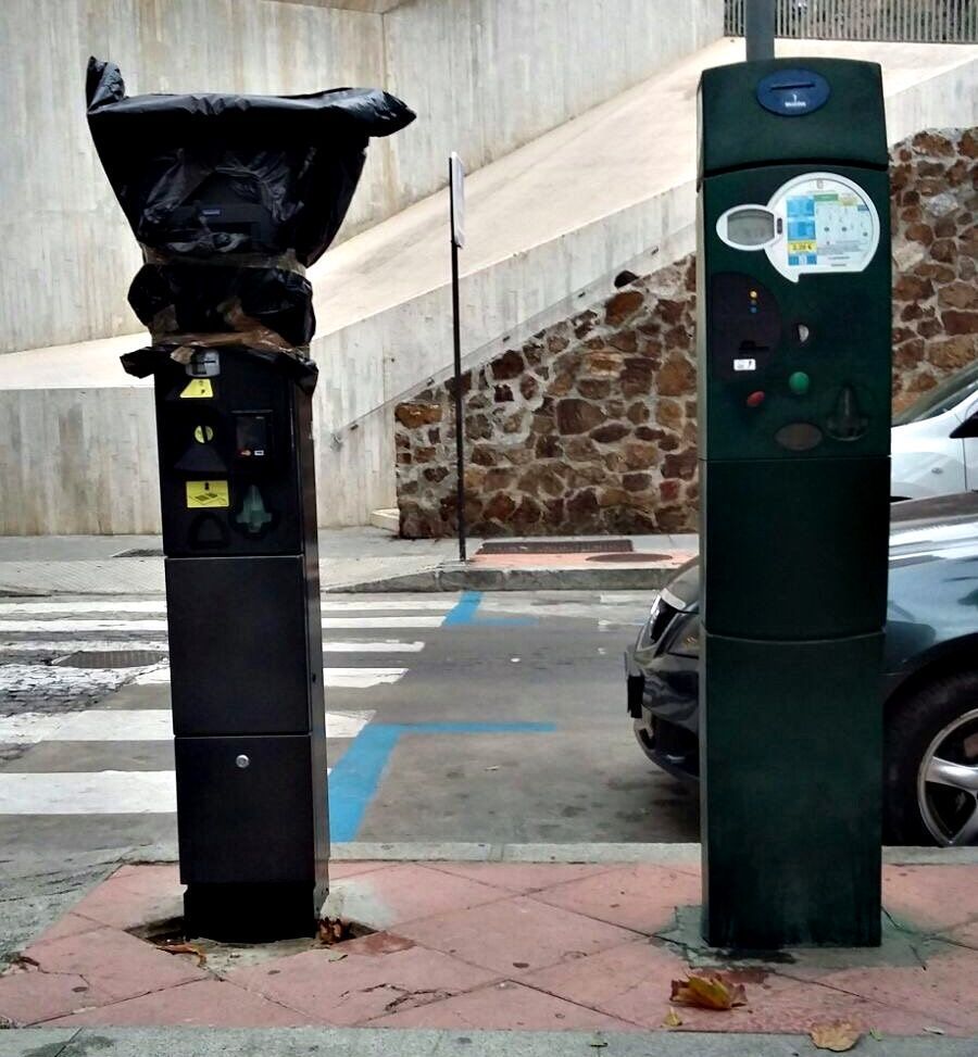 El mes de abril, la Ciudad comenzó a colocar las nuevas máquinas expendedoras de tickets de la zona azul.