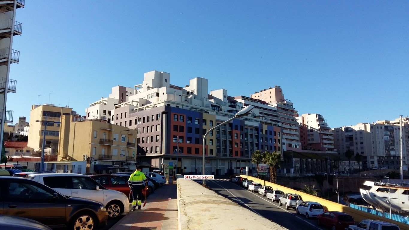 Se inician las obras de sustitución del acerado entre los Baños Árabes y el Muelle Alfau