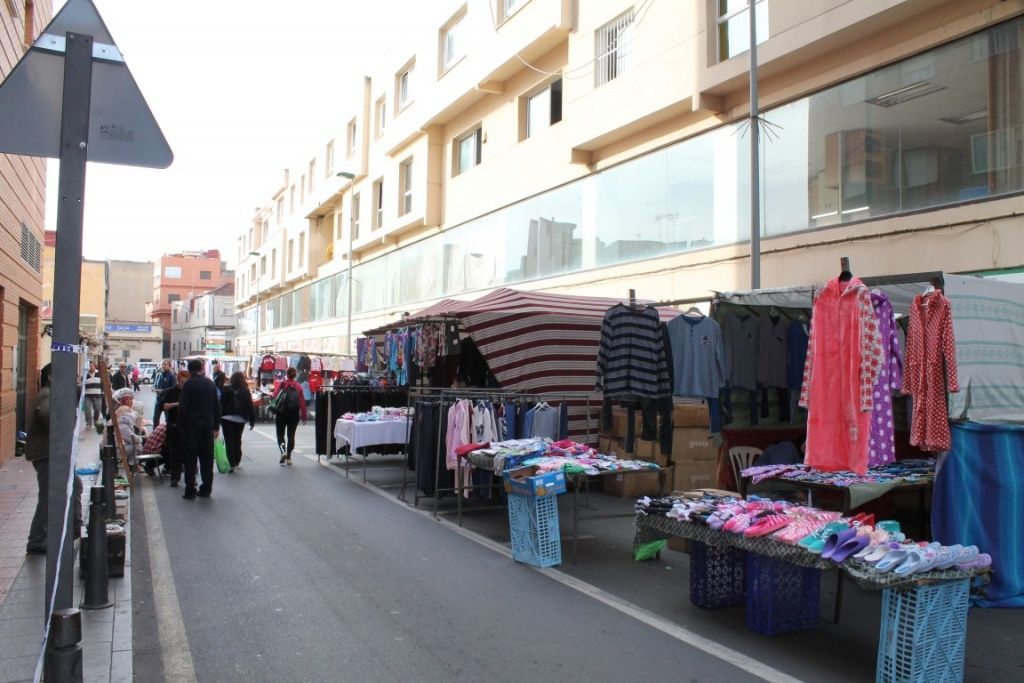 El PSOE afea a la Ciudad que no haya hecho nada para instalar un mercado ambulante