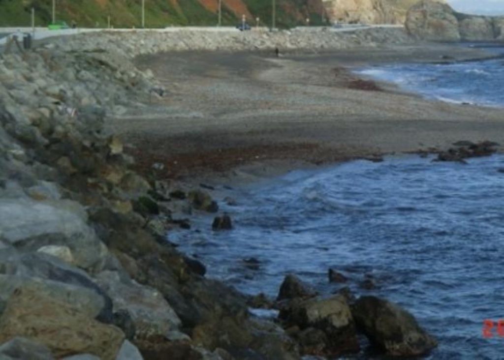 Detenidos dos marroquíes en la zona de la playa de Benítez.
