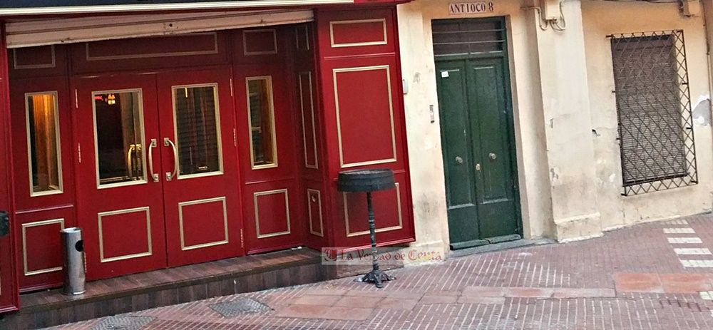 El MDyC acusa a Obimace de arreglar la plaza donde el consejero de Medio Ambiente tiene uno de sus bares.
