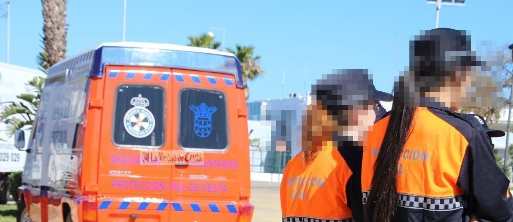 El PSOE apoya a los voluntarios de Protección Civil.