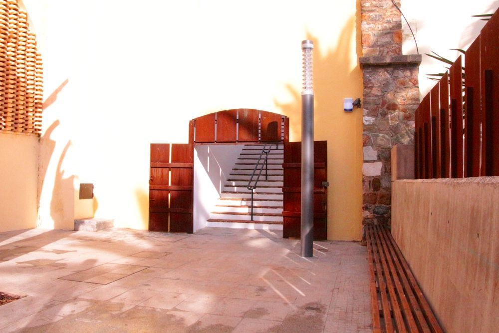 Cultura acomete tareas de limpieza y acondicionamiento en la Puerta Califal