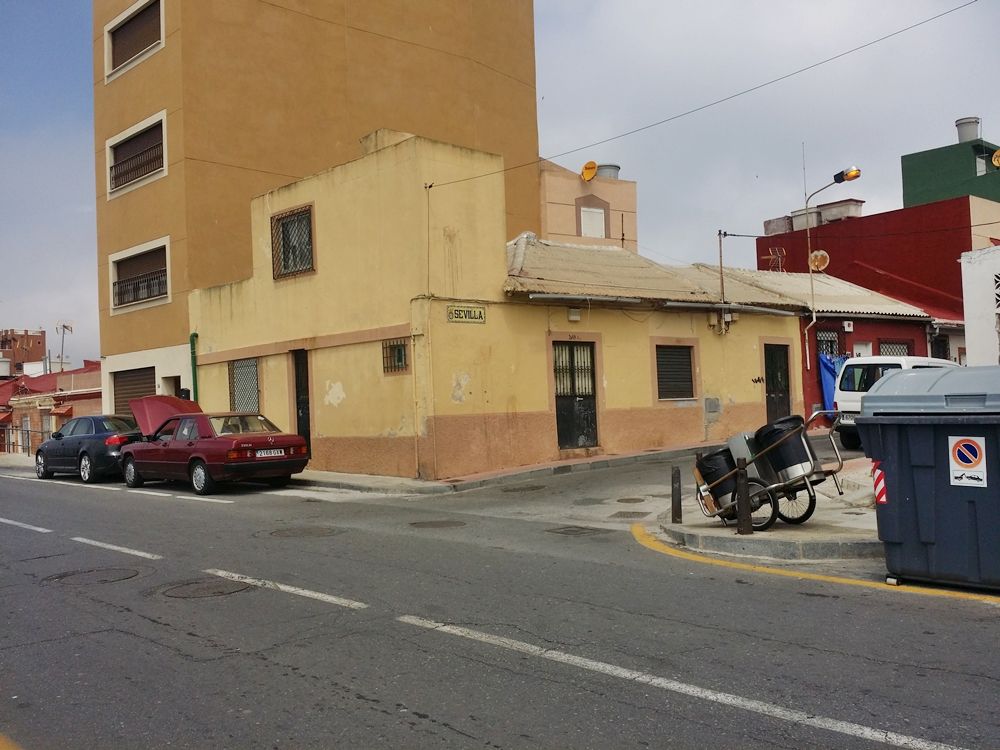 El PSOE denuncia la “desatención” del Gobierno del Partido Popular en la Barriada del Recinto