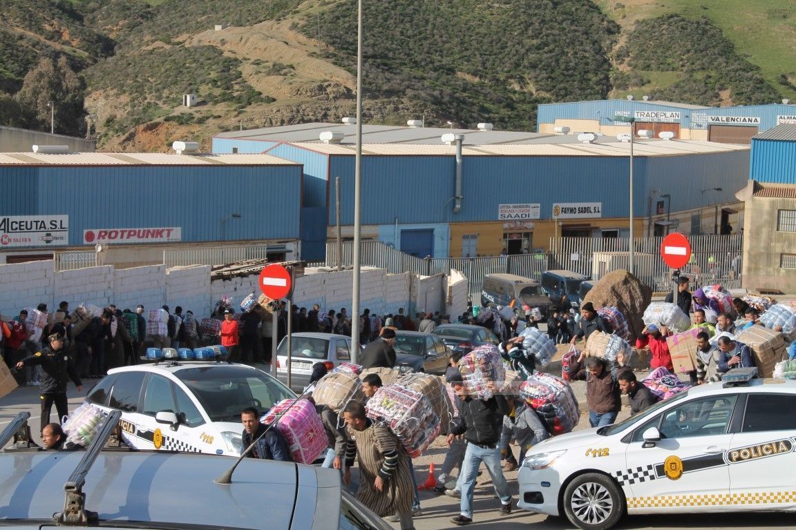 La APDHA pide una investigación por la muerte de una porteadora en la frontera. LVC