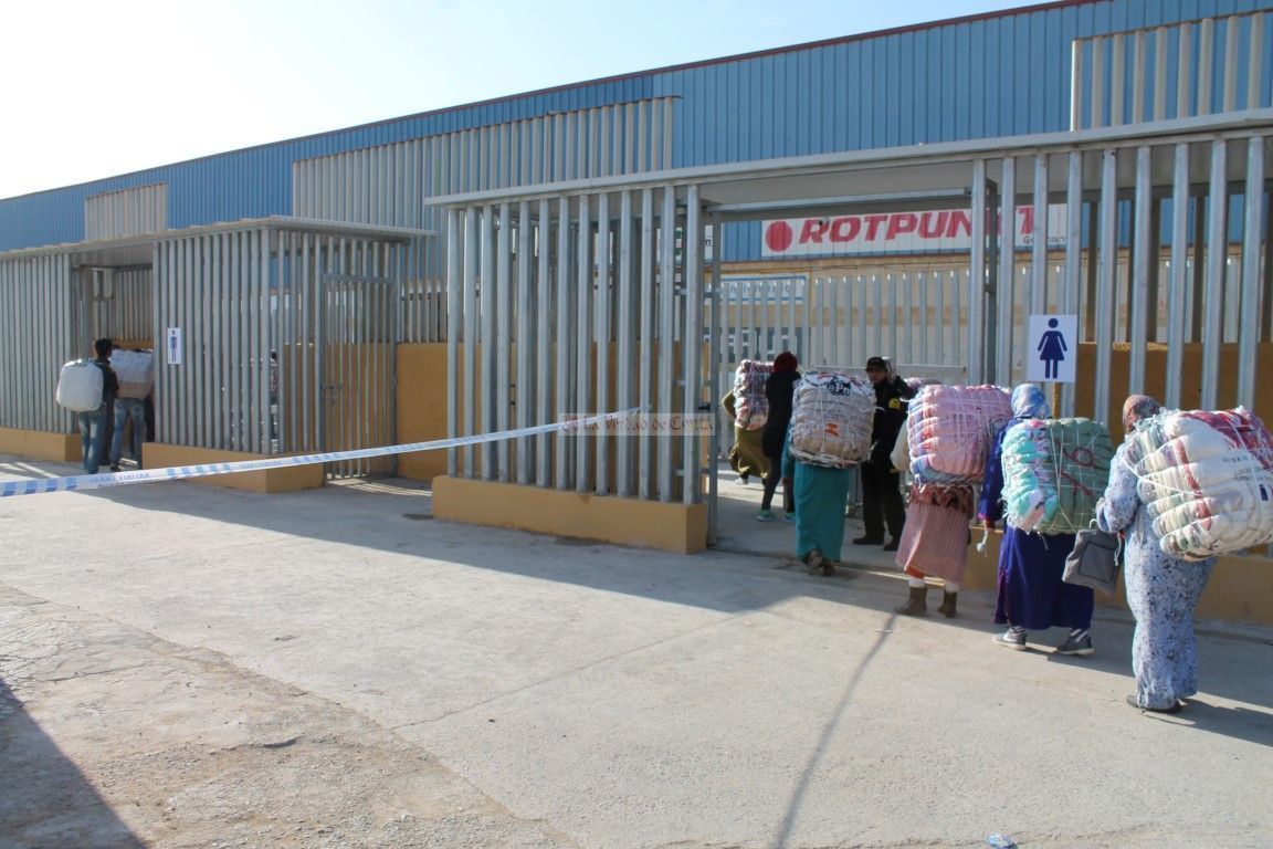 Los empresarios instan a Delegación a resolver los motivos del cierre, este martes, del Tarajal II.