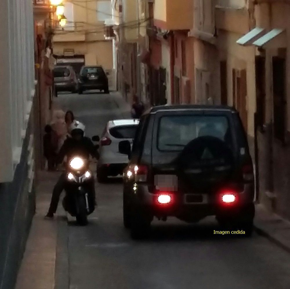 Ciudadanos denuncia la situación del tráfico en el interior de la barriada de Villajovita.