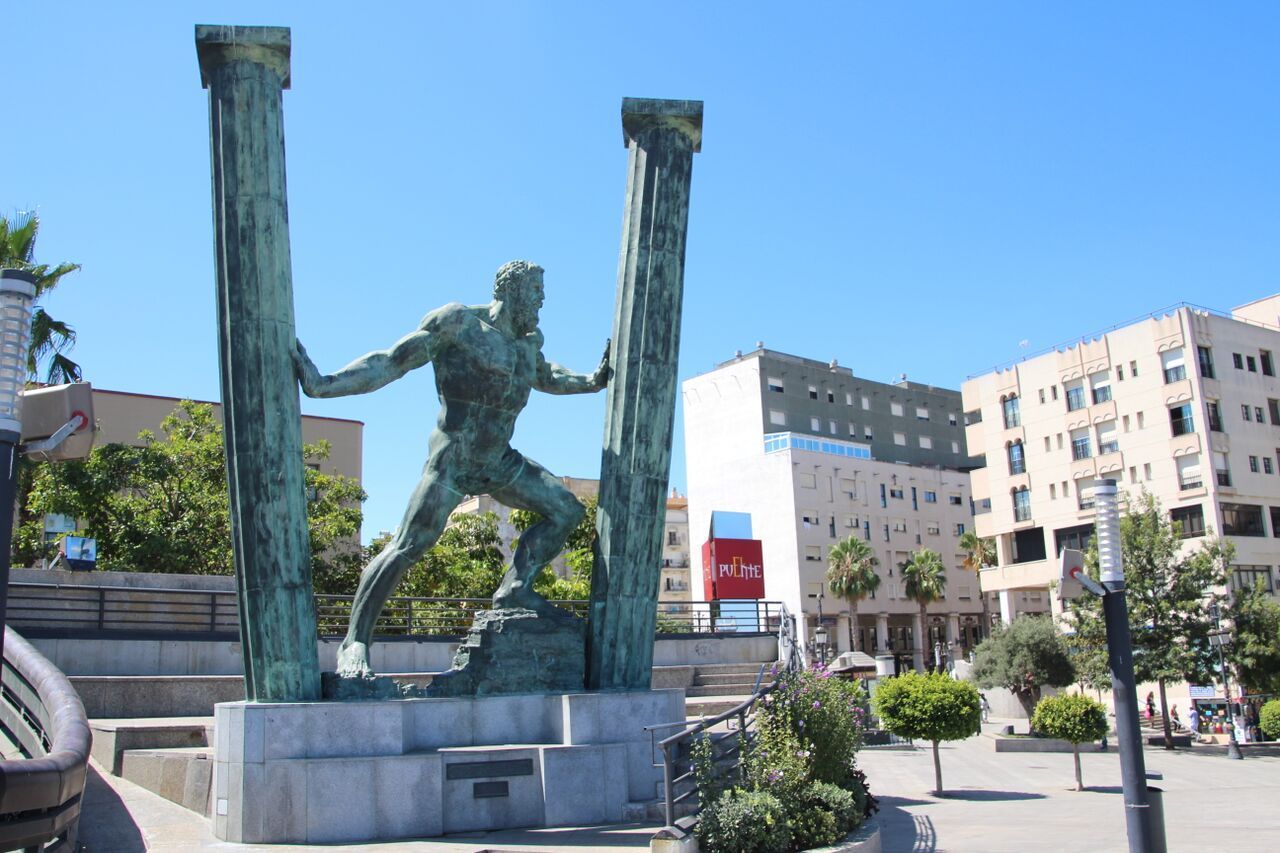 Ceuta cuenta con las esculturas más grandes del mundo de mitología clásica